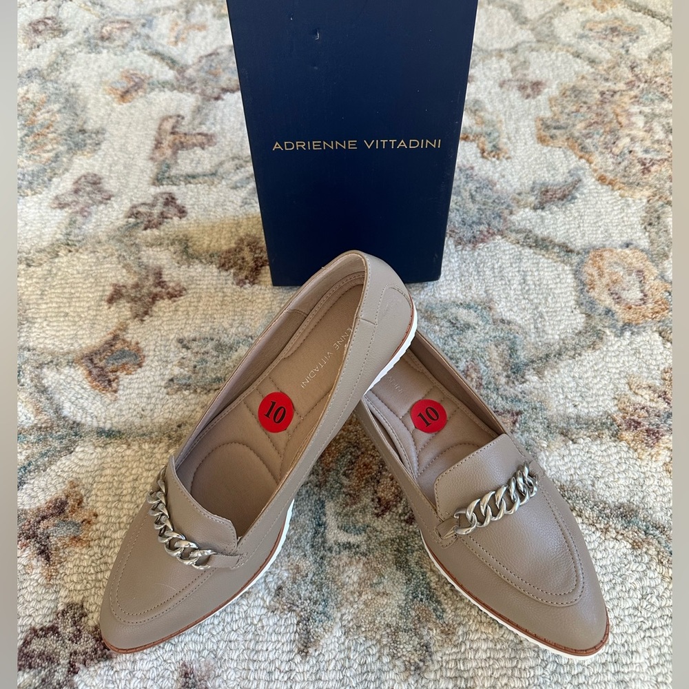ADRIENNE VITTADINI - Linus, Color Taupe
Size 10